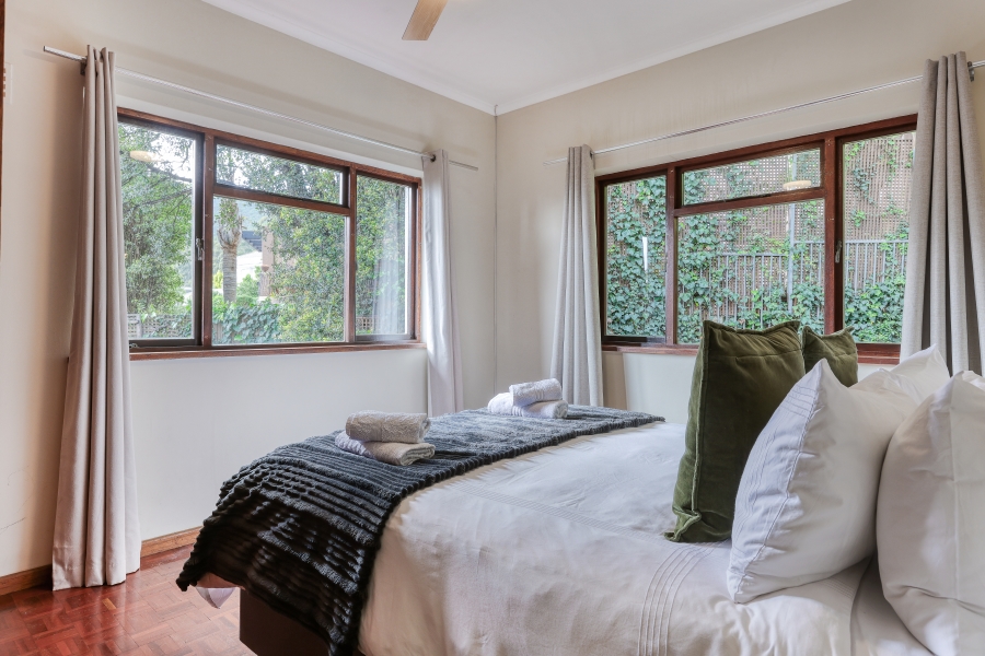 5 Bedroom Property for Sale in Fresnaye Western Cape